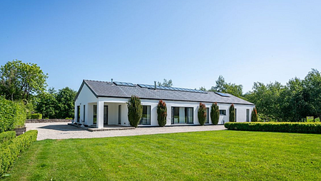 Former home of Marian Finucane sells for almost €400k below €1.35m asking price
