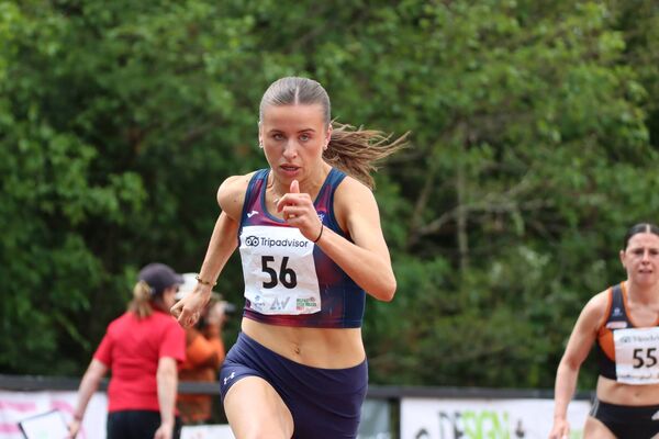 Caoimhe Cronin (Le Cheile) competing in the ladies national league for Kildare.
