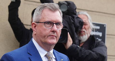 Former DUP leader Donaldson to renounce knighthood and Privy Council membership