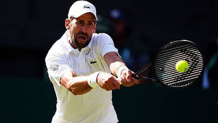 Novak Djokovic recovers from poor third set to continue Wimbledon title bid