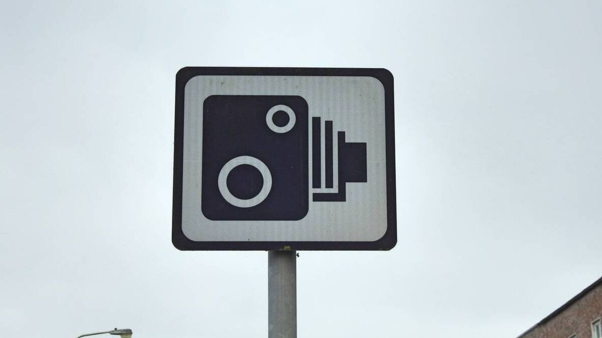 Man contesting speed ticket is allowed to  inspect static camera 