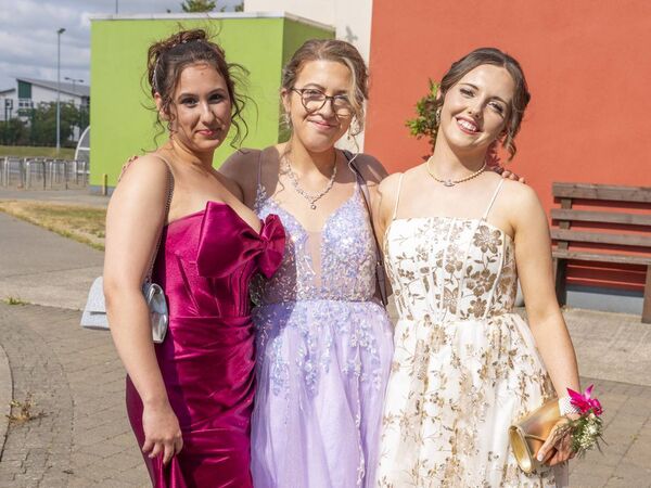 Loredana Iacob, Vanessa Kelly and Ella Ryan