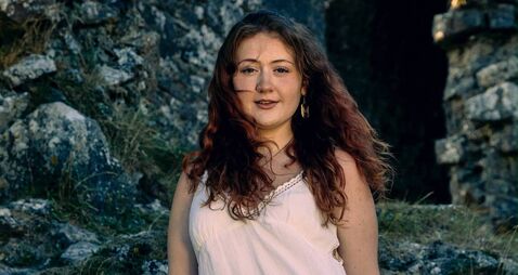 Athy singer Makayla making waves with debut solo single ahead of Electric Picnic performance 