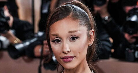 Ariana Grande urges fans not to ‘fret’ after suffering injury before London show