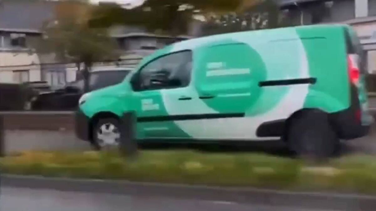 An Post launches investigation after van filmed driving along footpath in Kildare
