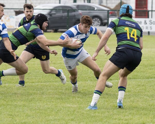 Aidan Henry spots a gap in the Seapoint defence. Photos: Aisling Hyland. Aidan Henry spots a gap in the Seapoint defence. Photos: Aisling Hyland.