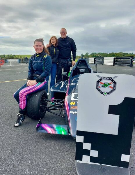 Róisín after the race with her mum Noreen and dad Dan Róisín after the race with her mum Noreen and dad Dan