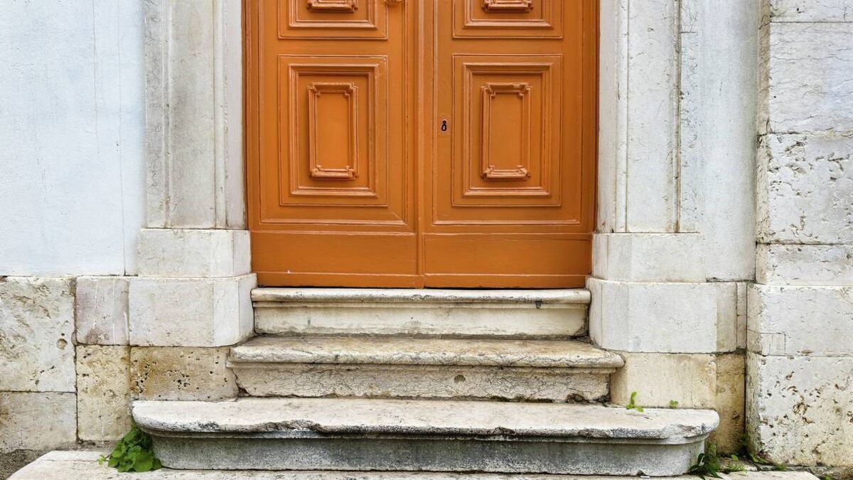 Man defecated on doorstep of family home near Kildare/Wicklow border